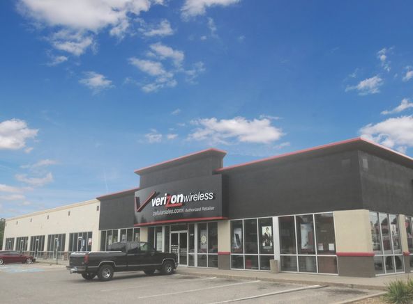 Former Blockbuster: 1801 N Summit St, Ark City, KS 67005